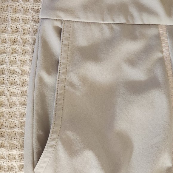 ZENERGY GOLF by Chico's Trim-Detail Skort in Size 0.5 Pre-Owned - Picture 7 of 8